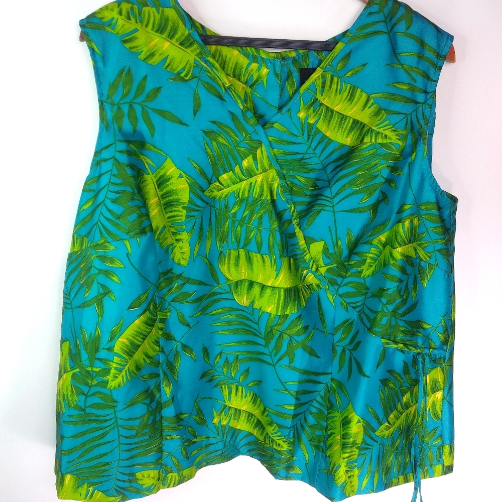 Beautiful 2X Lime Turquoise Sleeveless Palm Crop Top Plus